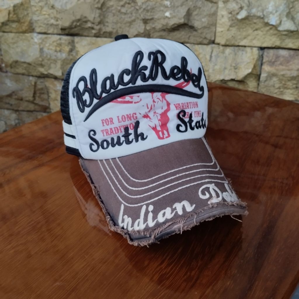 topi black rebell