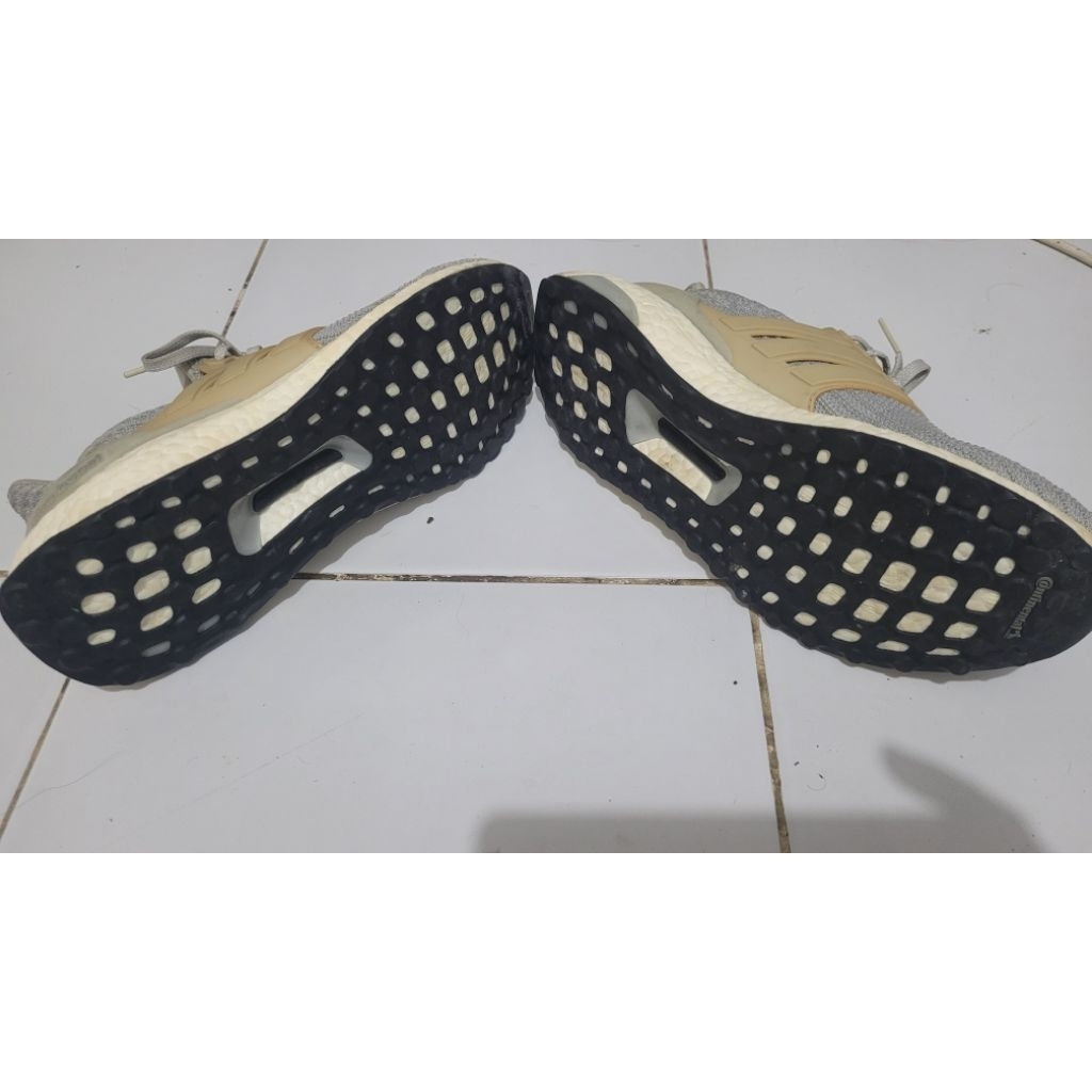ADIDAS ULTRA BOOST SIZE 41,5