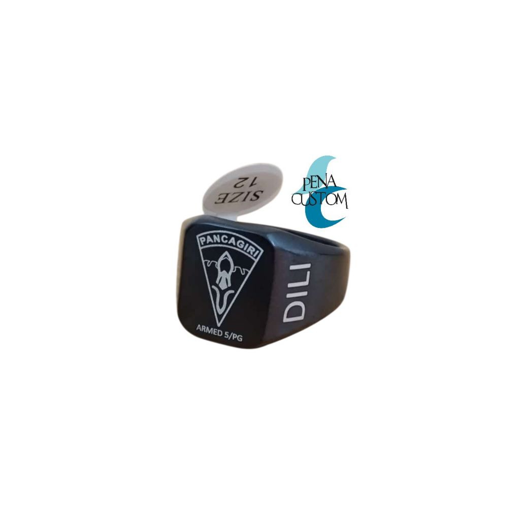 cincin berbahan titanium hitam