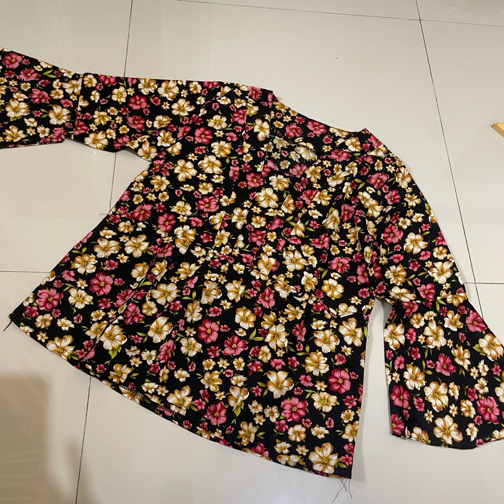 blouse wolfis motif