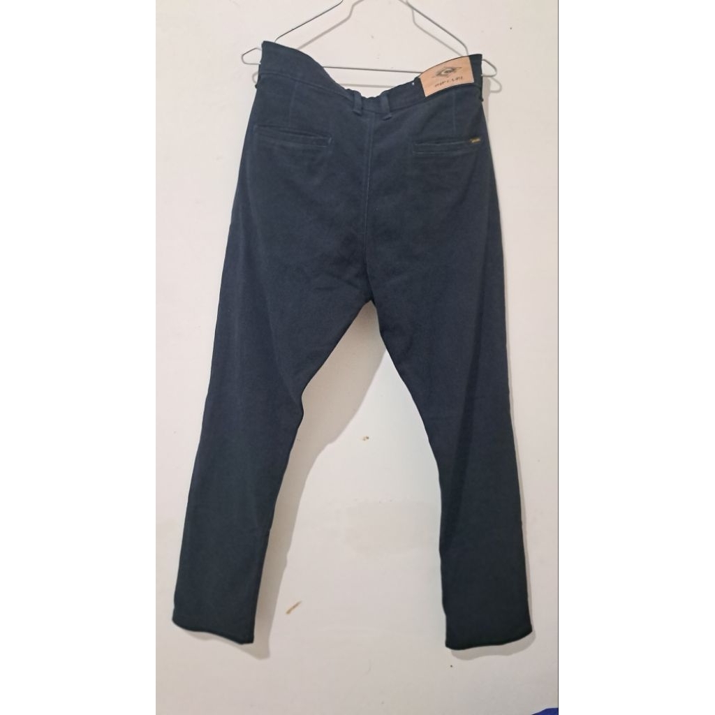 Celana Chinos Hitam