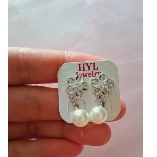 Anting Titanium Wanita Silver Model Bunga/Anting Kekinian Silver