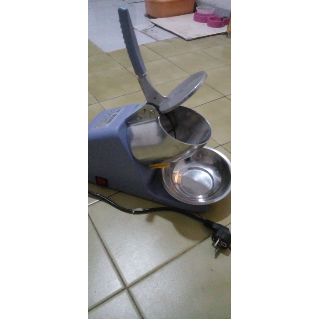 mesin es serut/ice crusher