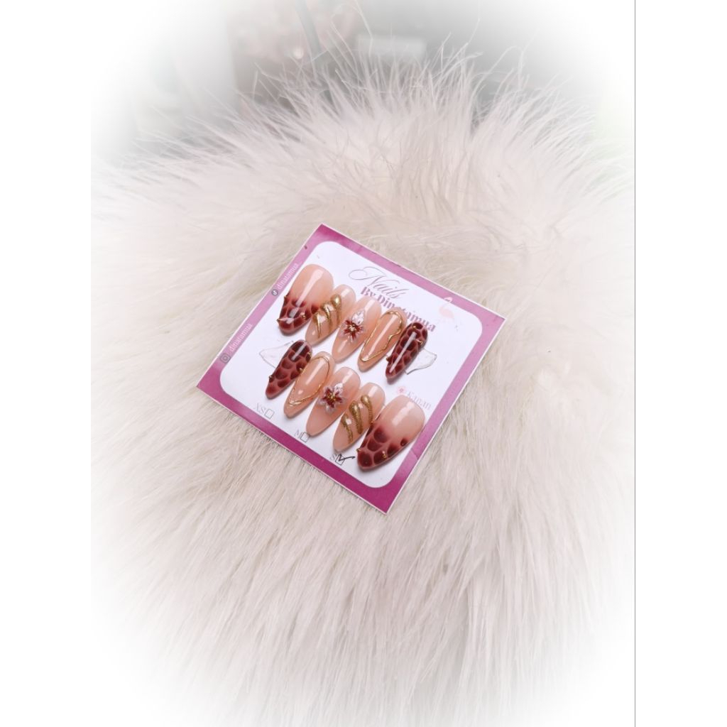 Press on nails