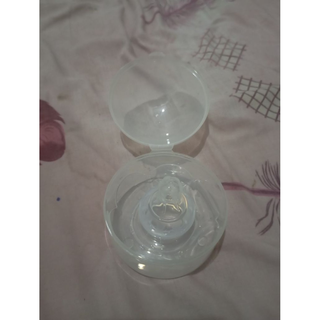 Dot pelindung puting