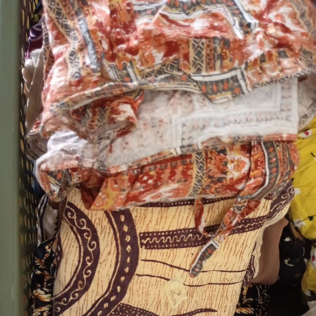 pakaian wanita