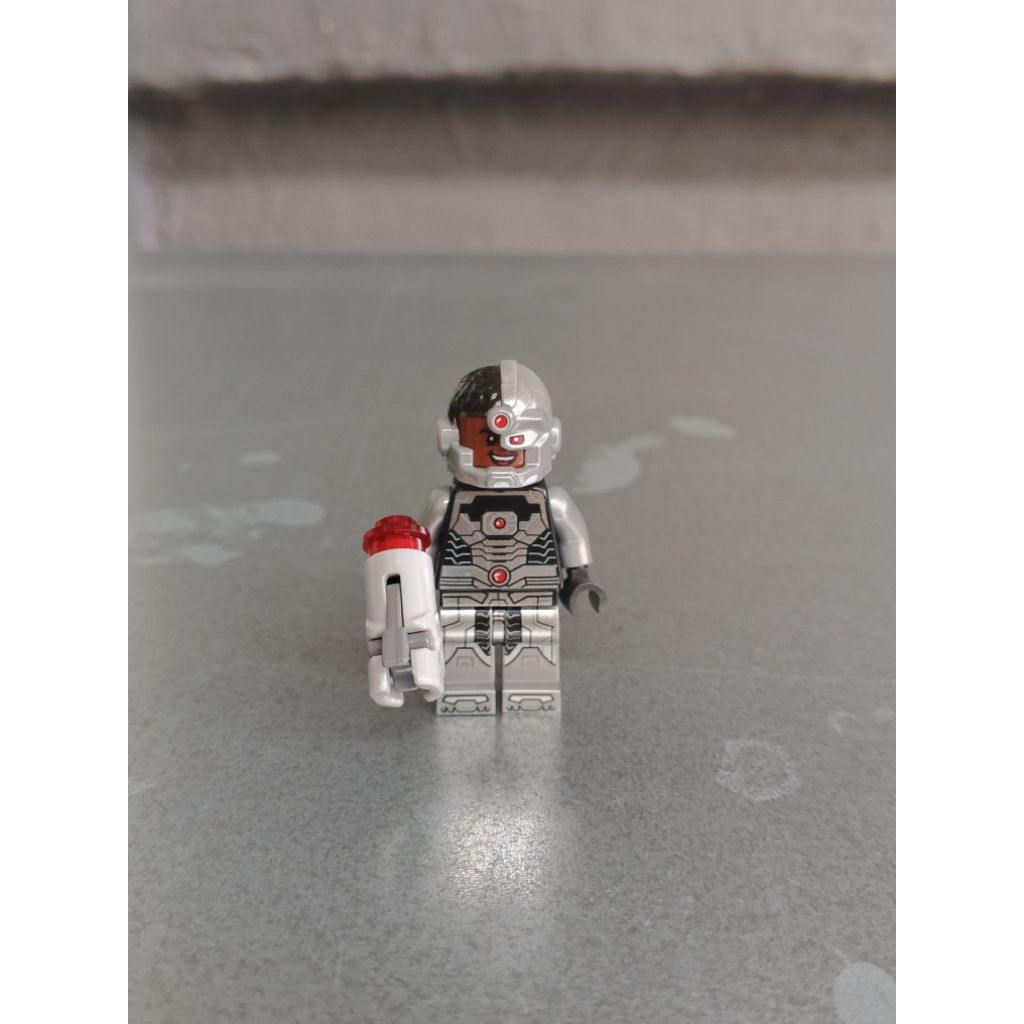 Lego minifigure Cyborg