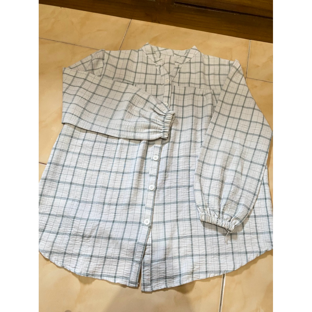 atasan putih motif