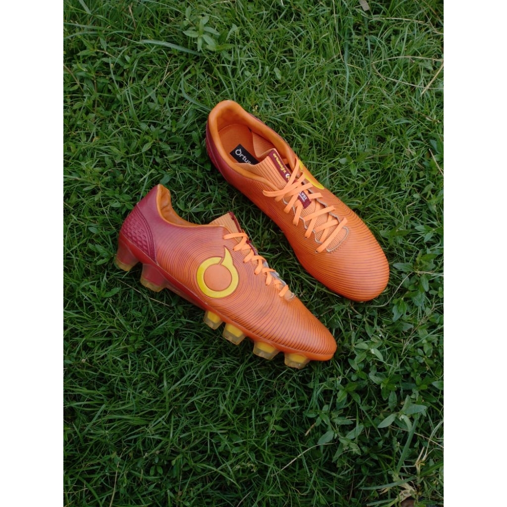 SEPATU BOLA SIZE 43