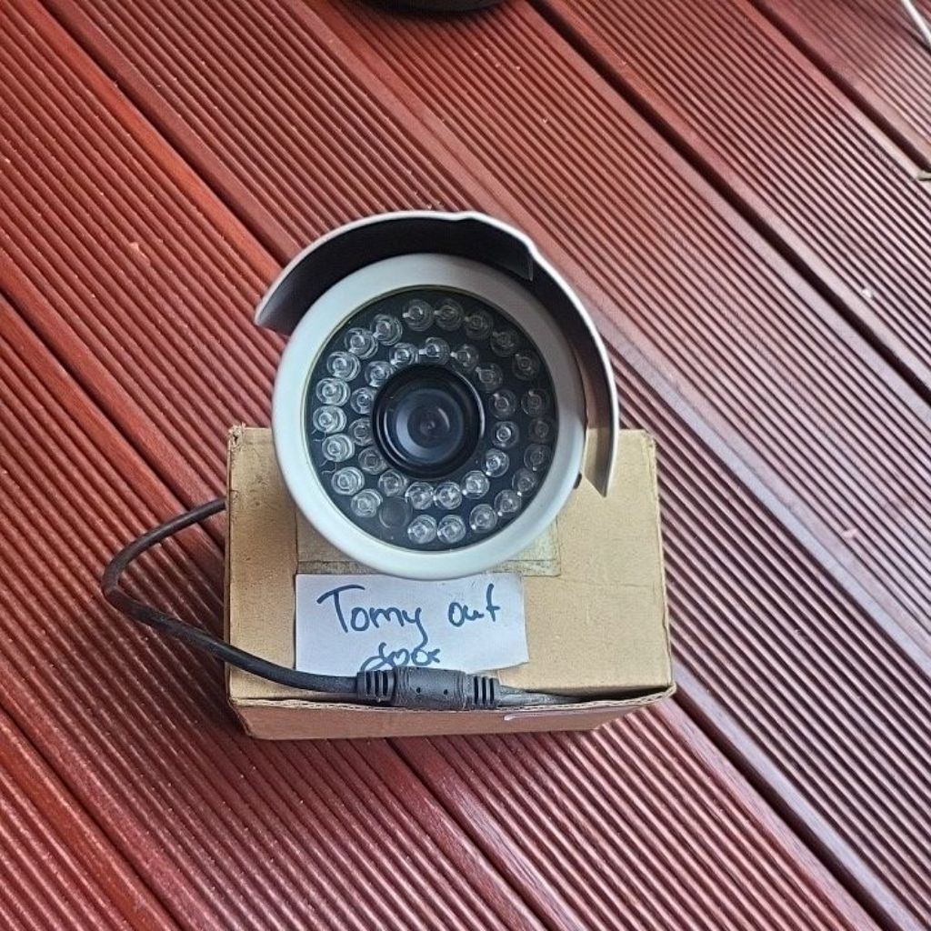 CAMERA TOMY OUTDOOR PUTIH