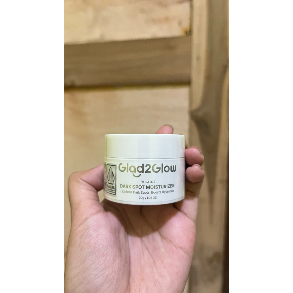 glad2glow dark spot moisturizer