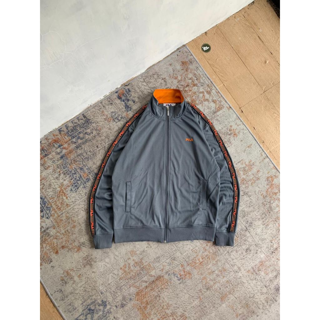 Tracktop Fila spellout