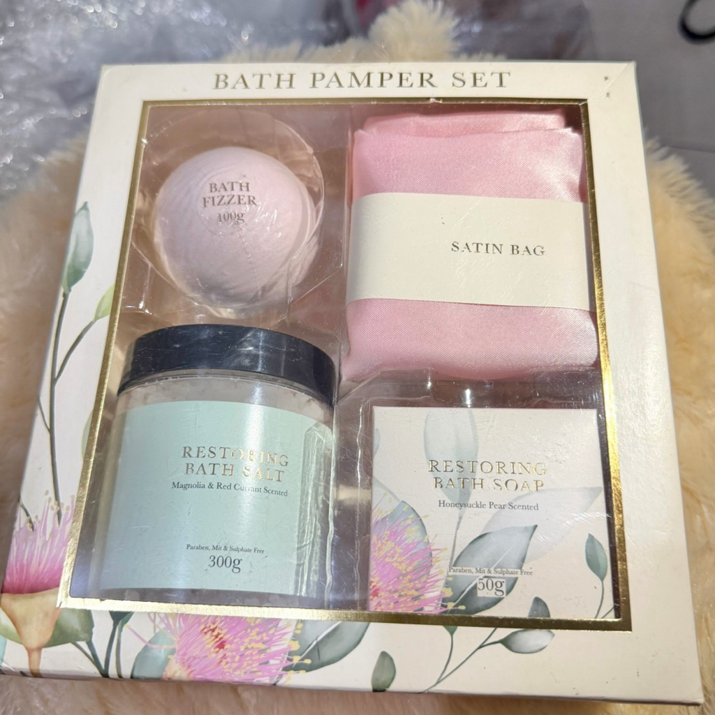 BATH BOMB SET FROM AUSTRALIA NEW
