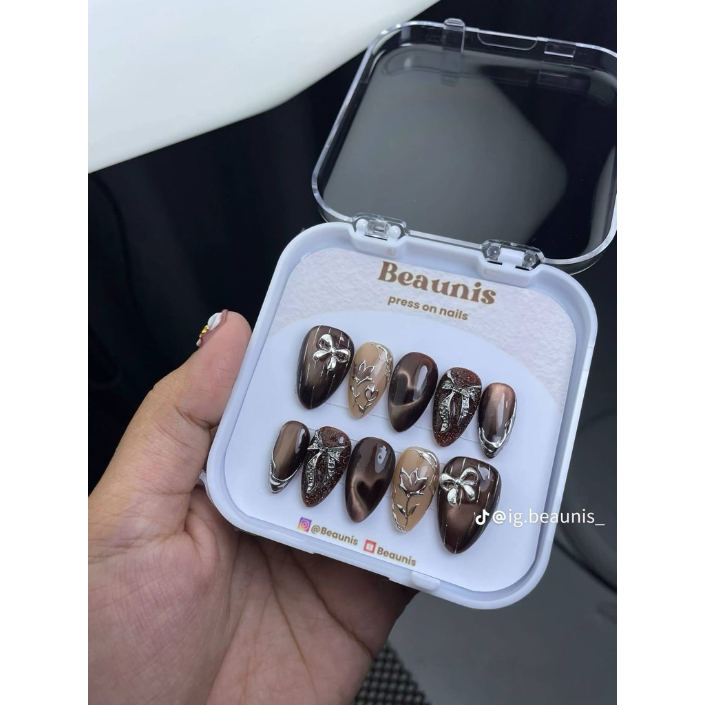 Press on nails