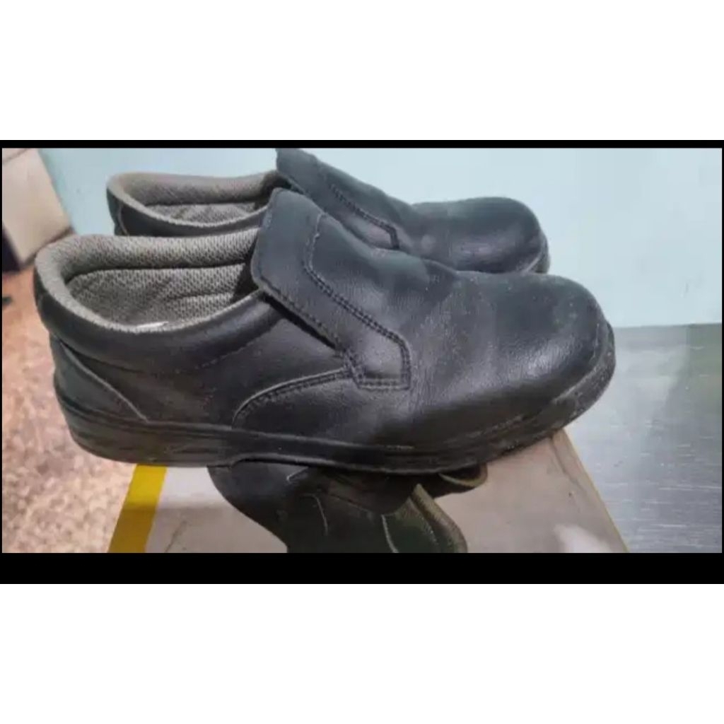 sepatu krisbow safety