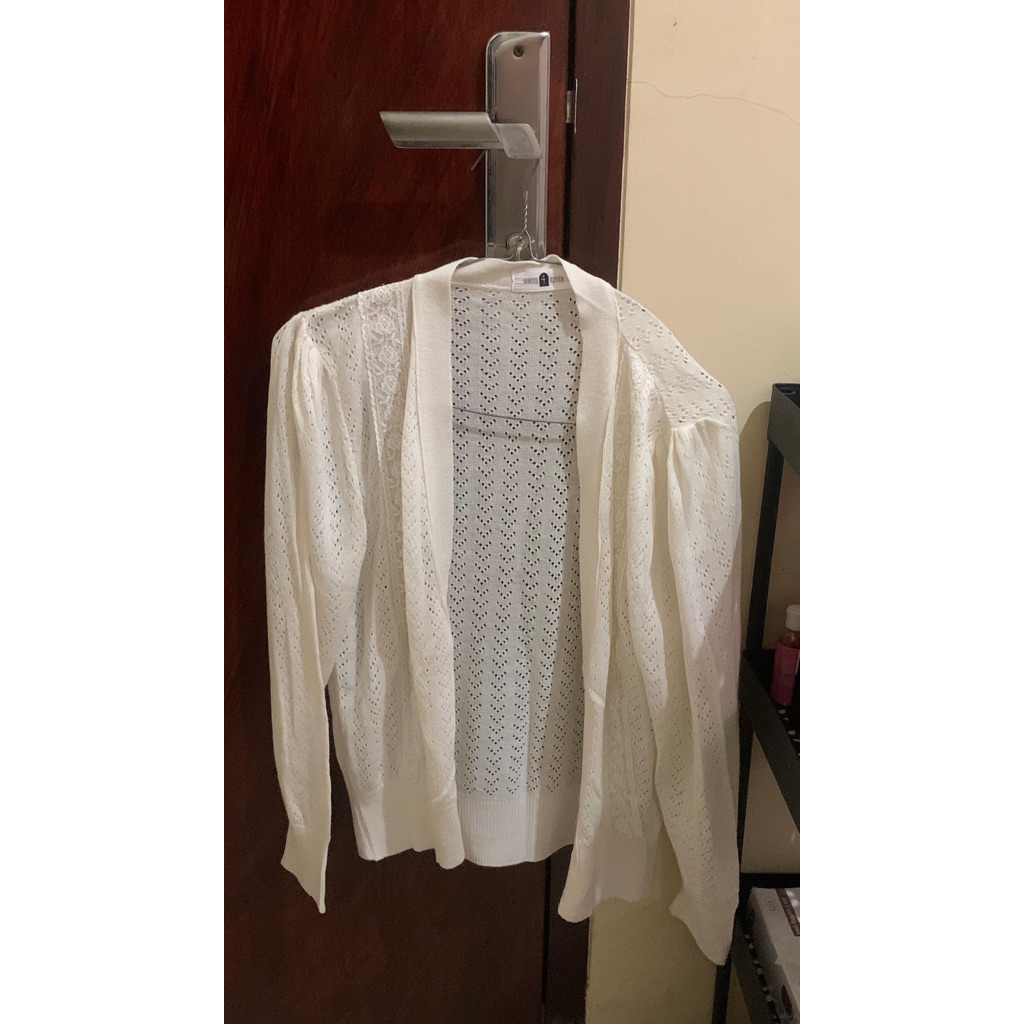 PRELOVED CARDI PUTIH