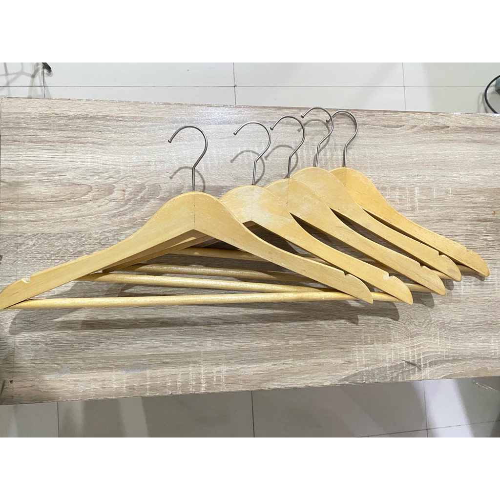 Hanger Kayu