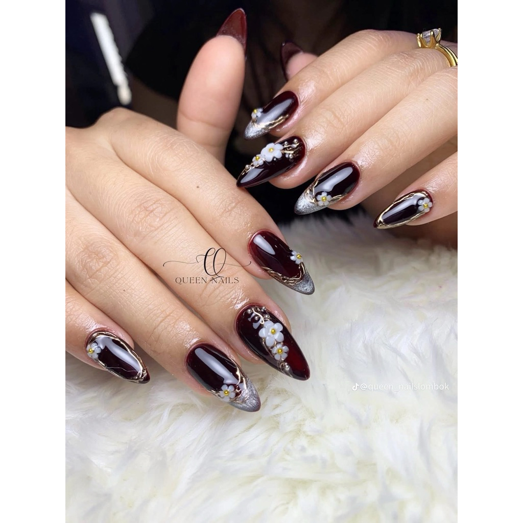 Press on nails model bunga