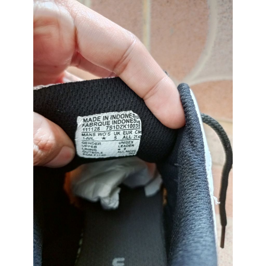 Sepatu Olahraga Redmon