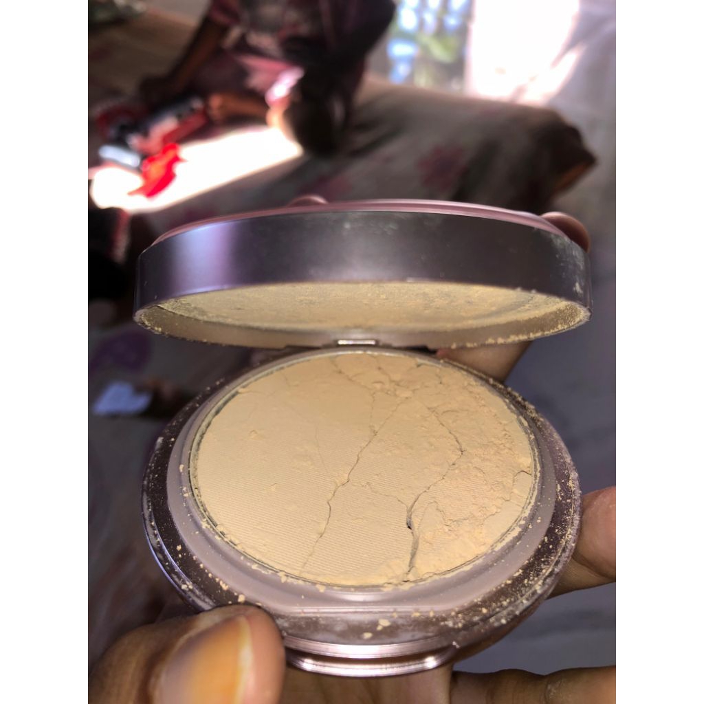Instaperfect powder gloe Fair