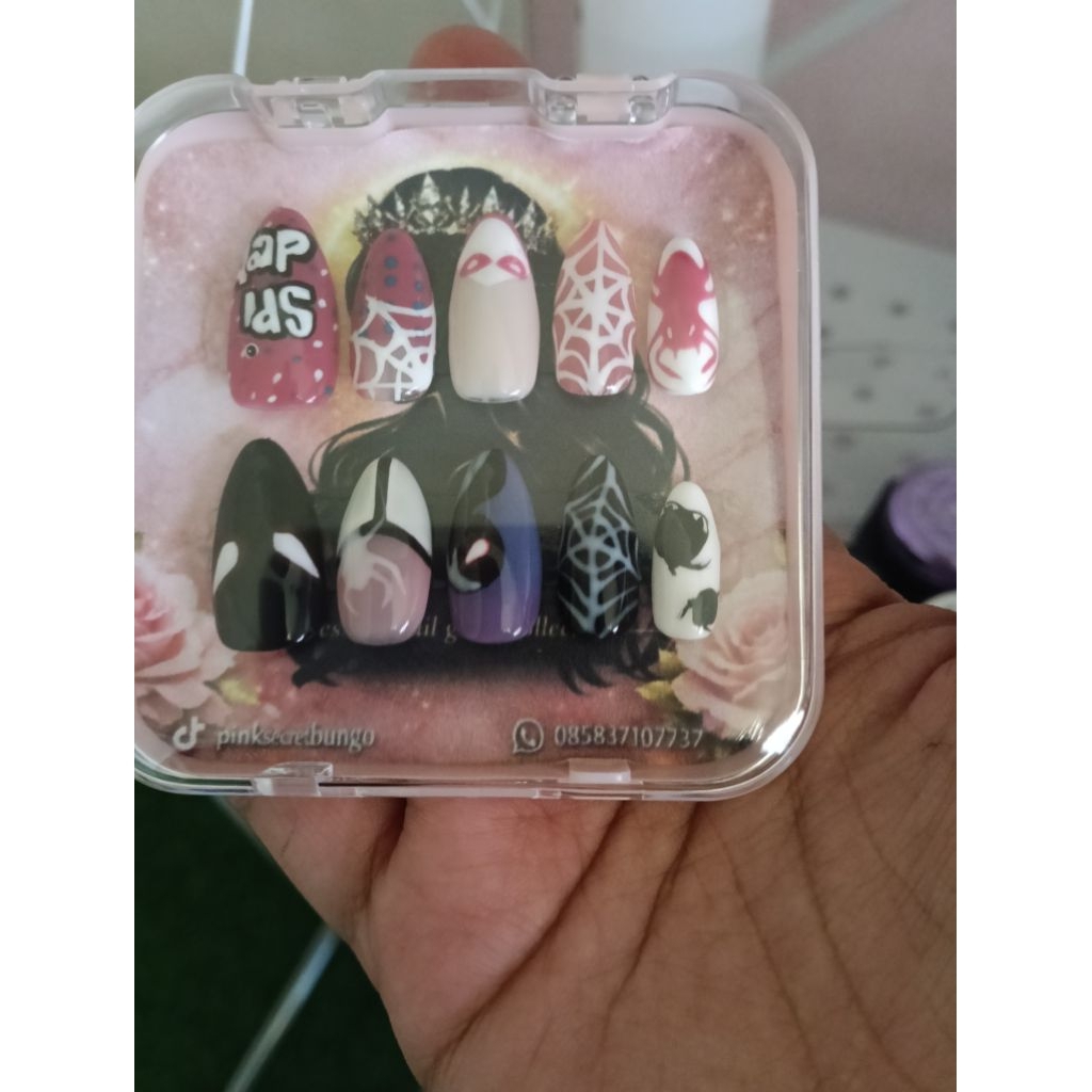 press on nails Spiderman
