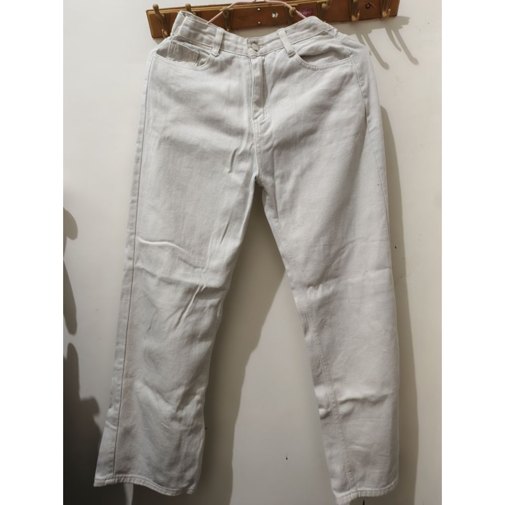 CELANA JEANS PUTIH