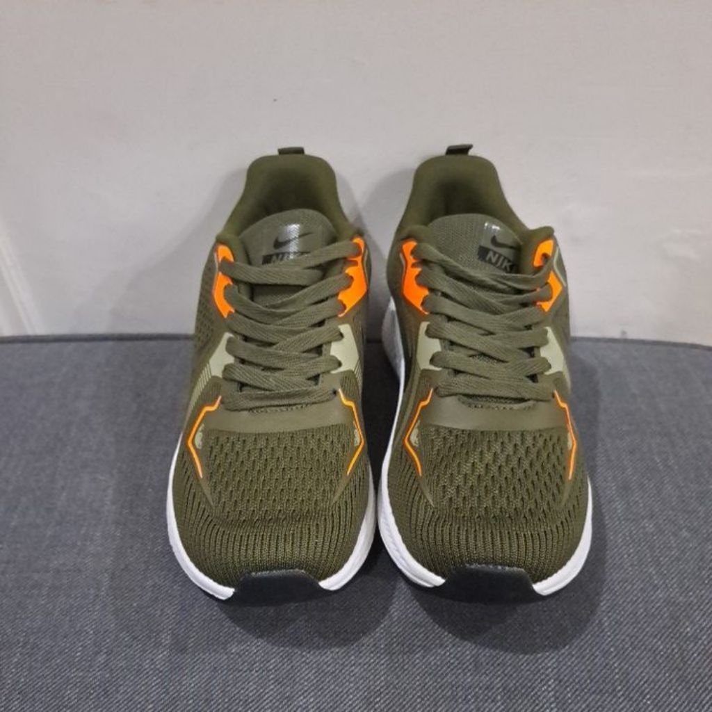 sepatu sneakers pria premium