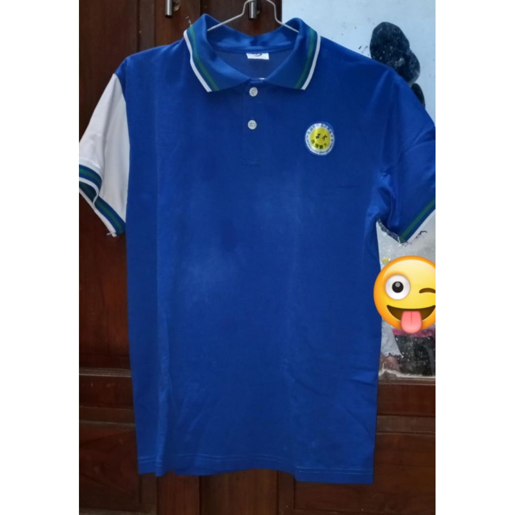 kaos warna biru