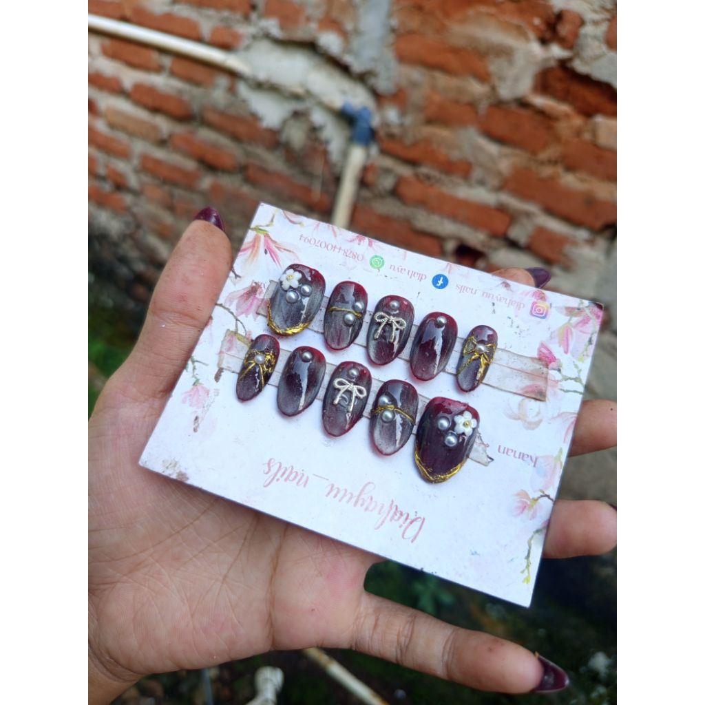 pres on nails maroon cat eye