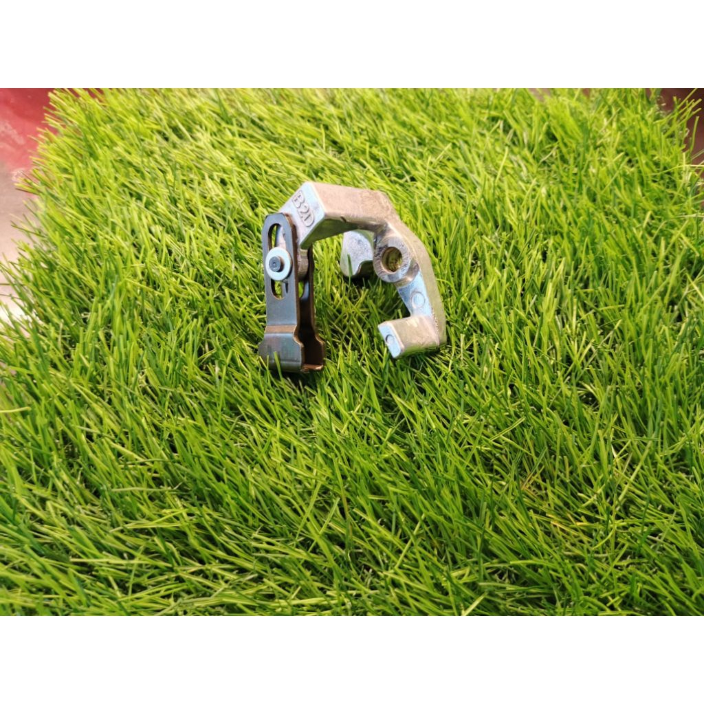 Knocker/Bracket handle kanan beat deluxe