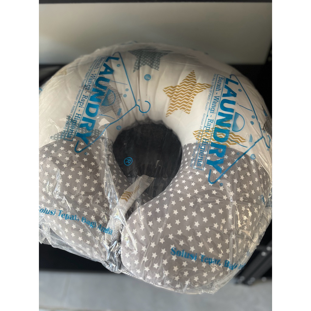 bantal menyusui bayi