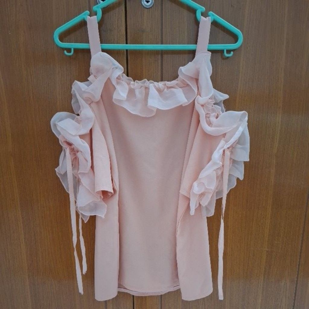 PRELOVED OFF SHOULDER RUFFLE