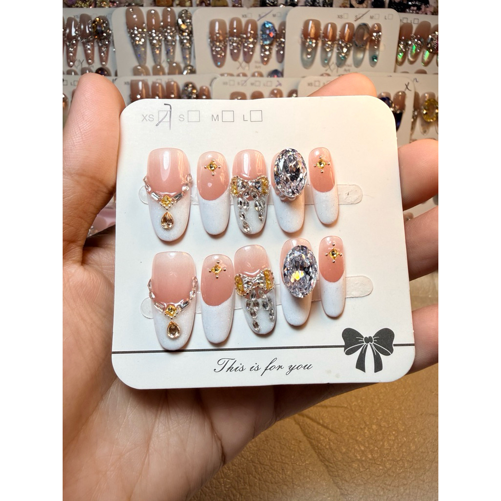 Press on nails