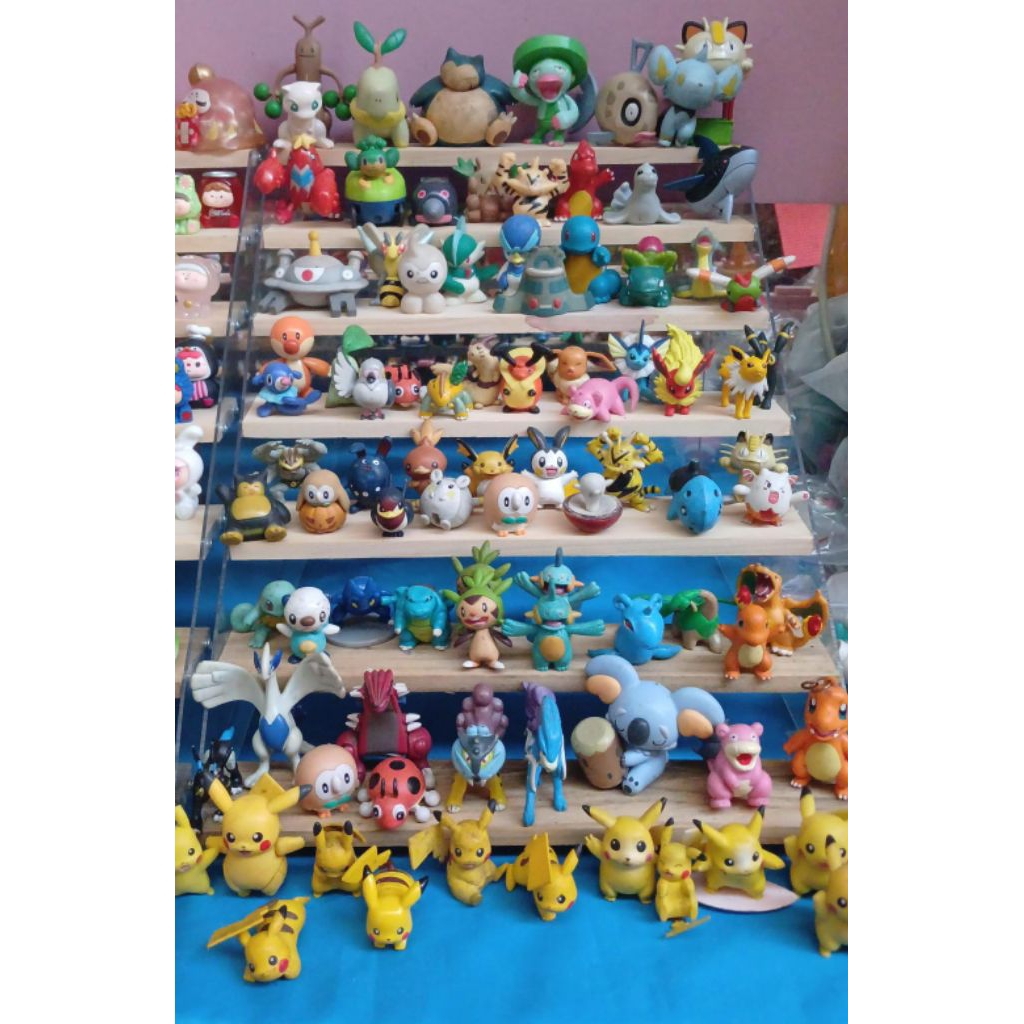 POKEMON FIGURE