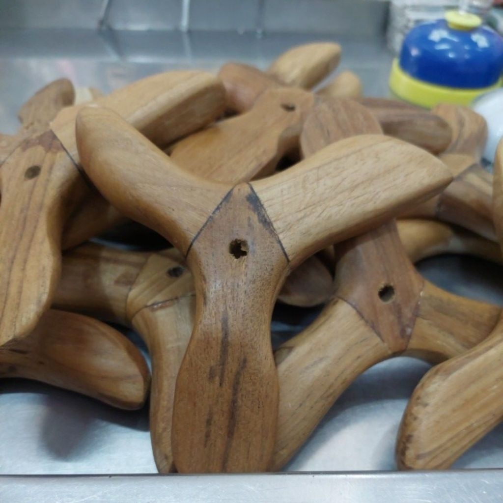 segitiga kayu pijat refleksi tradisional