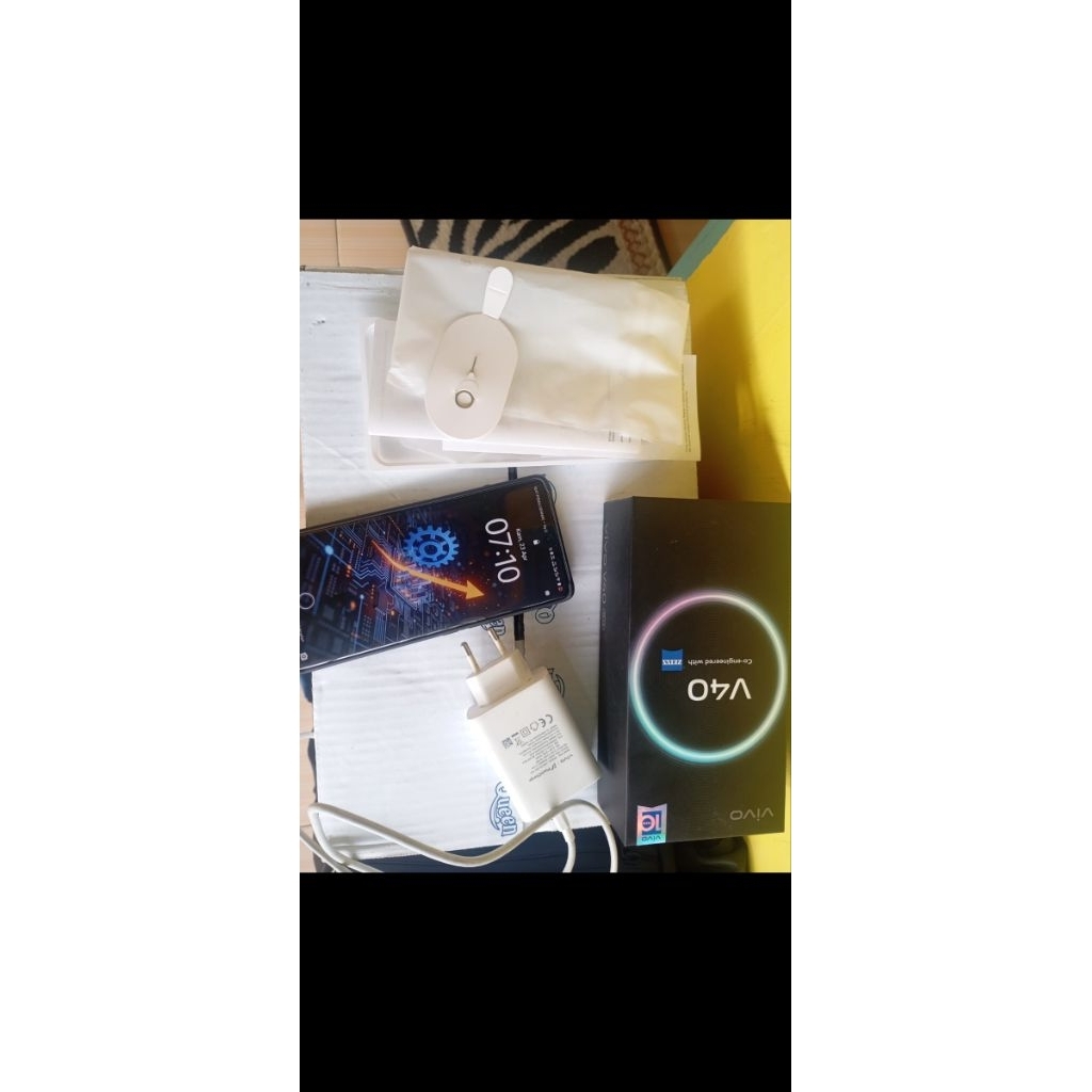 vivov40 8+8/256silver
