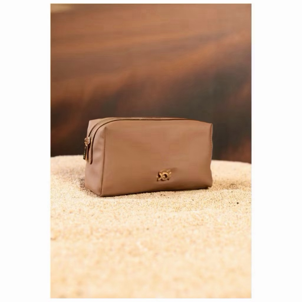 MOA POUCH - WEARING KLAMBY READY