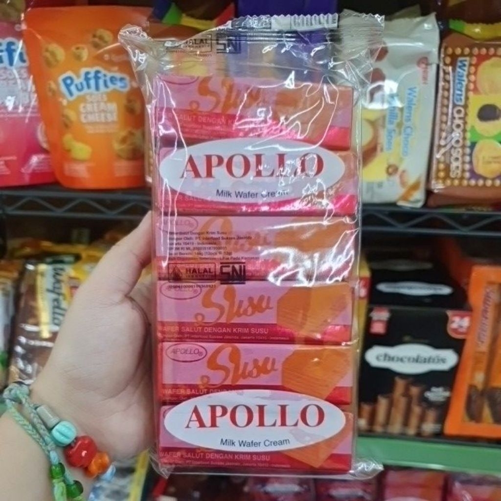 Apollo wafer cream milk