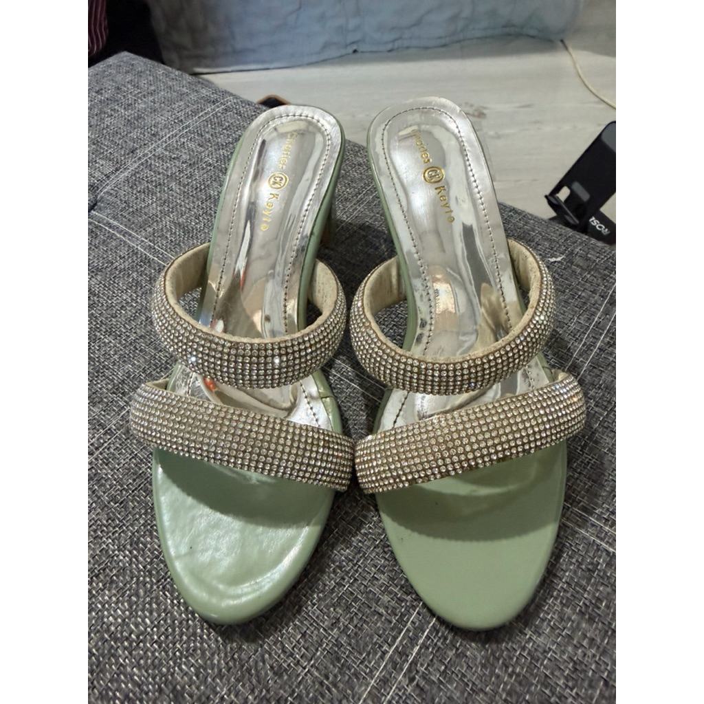 heels kondangan