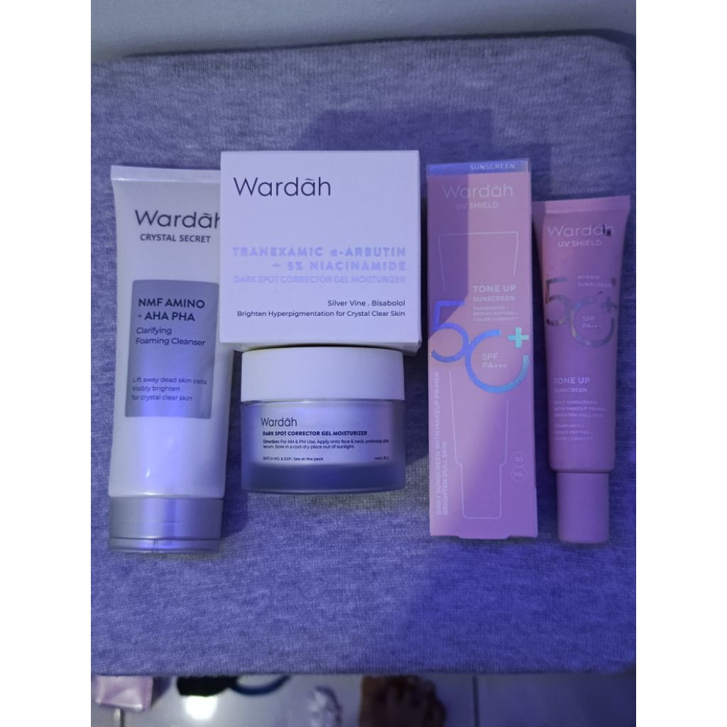 Wardah face wash dan moist