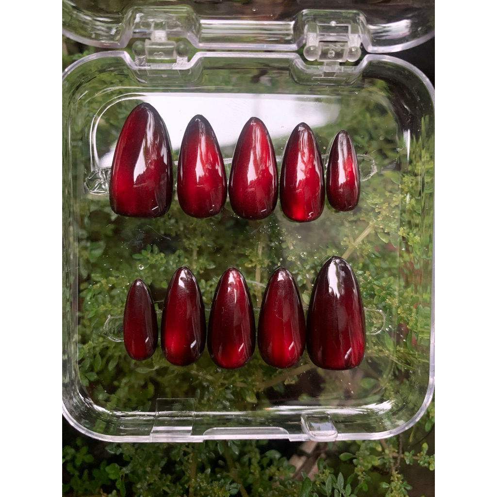 Nail art red wine