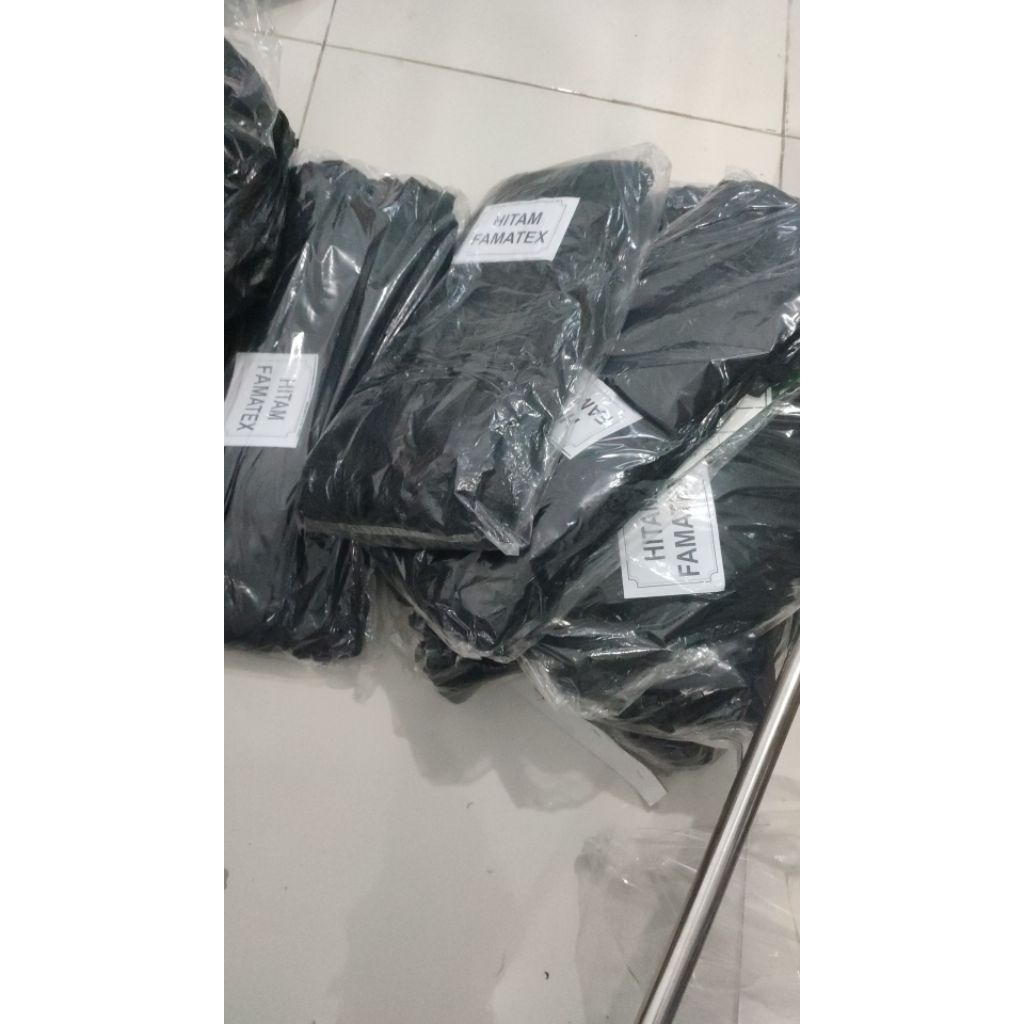 Dasi hitam