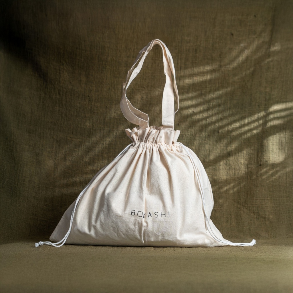 FREE GIFT POUCH L