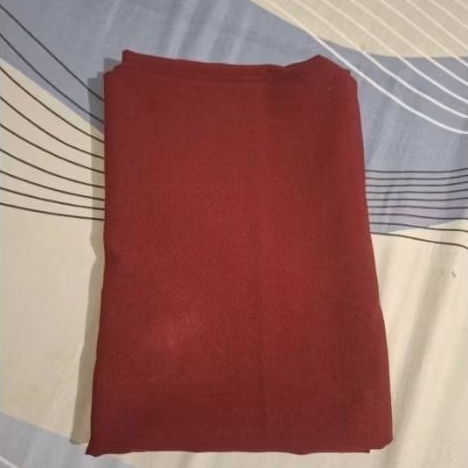 segitiga ceruty maroon