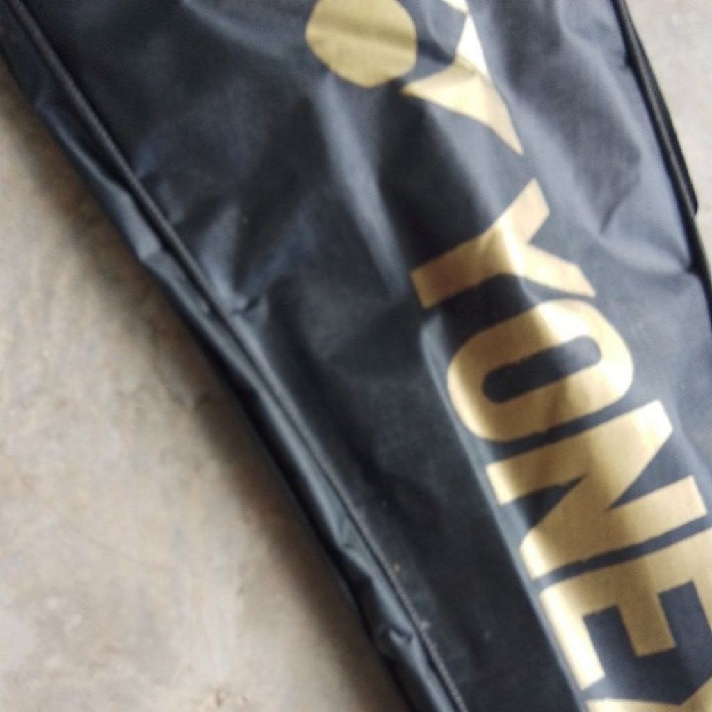 tasnya Yonex hitam