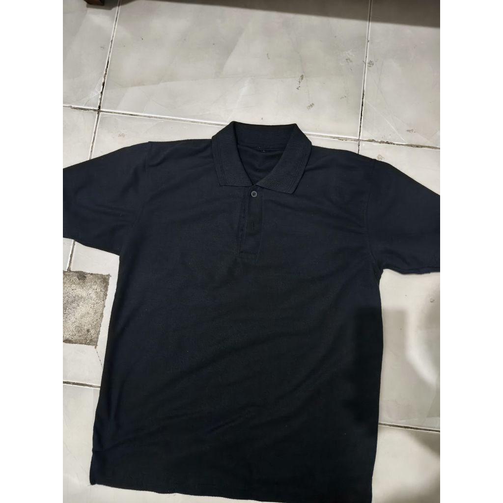 kaos polo hitam