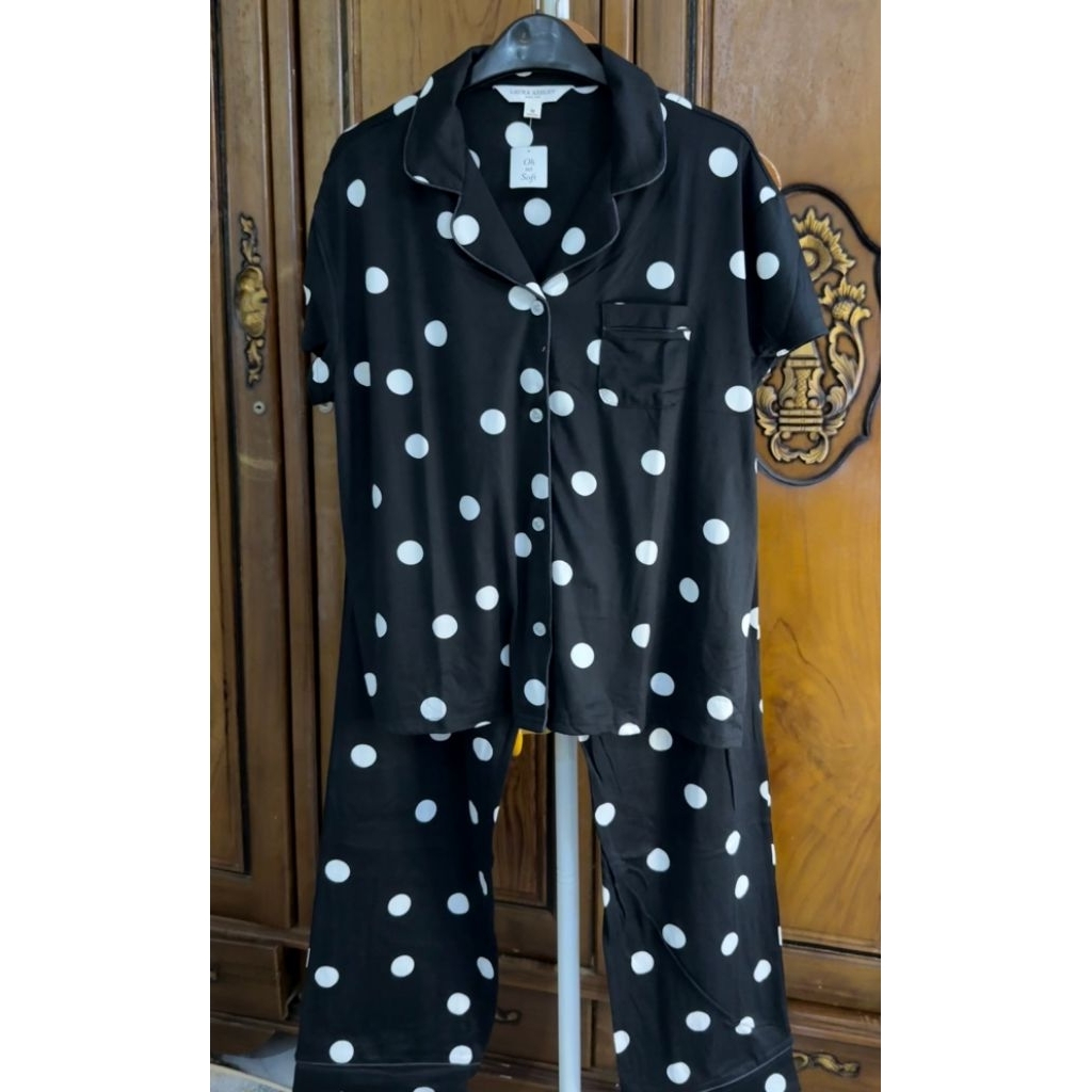 black polkadot