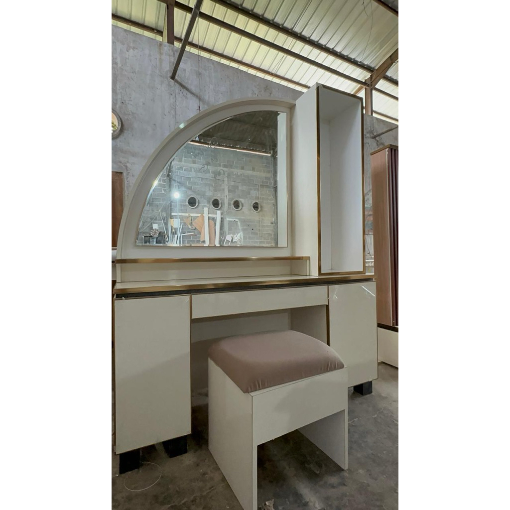 Meja Rias&puff