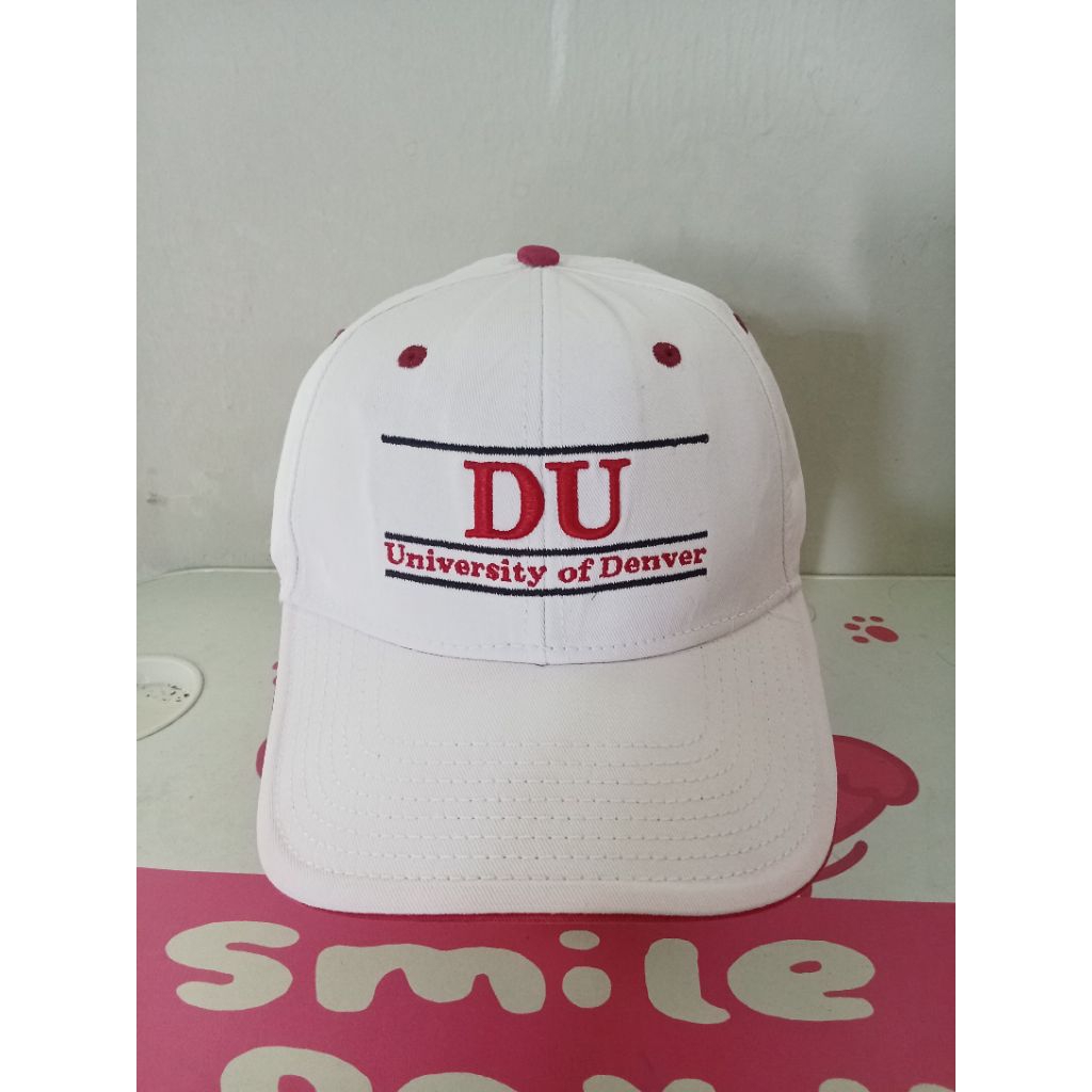 topi caps logo DU
