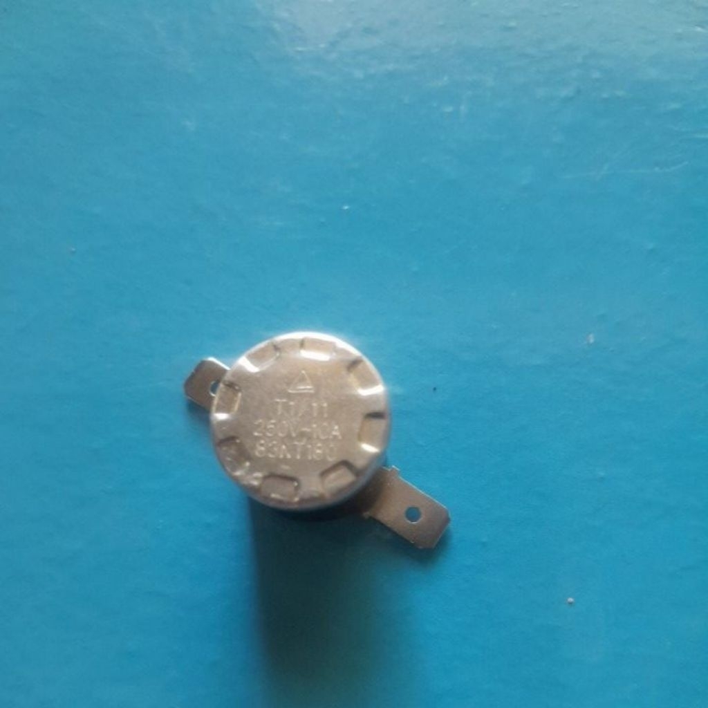 termofius / termostat 83°/250V/10A